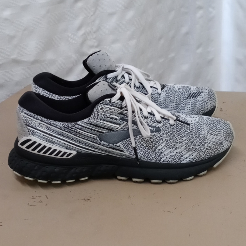 Brooks Adrenaline 19 Running Shoes